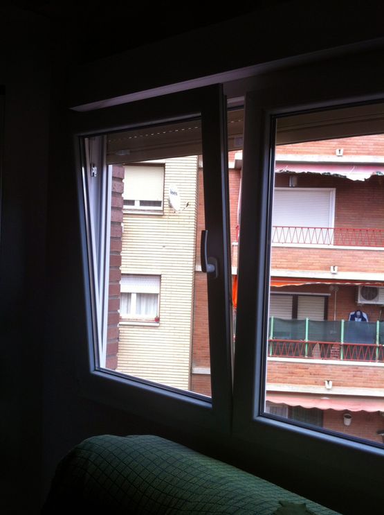 Ventana abierta a la calle